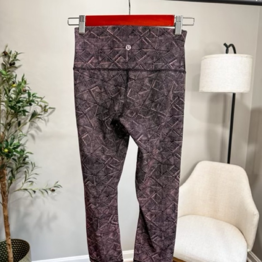 Lululemon Wunder Under Crop (Hi-Rise)(Full-On Luxtreme 21”) Size 4